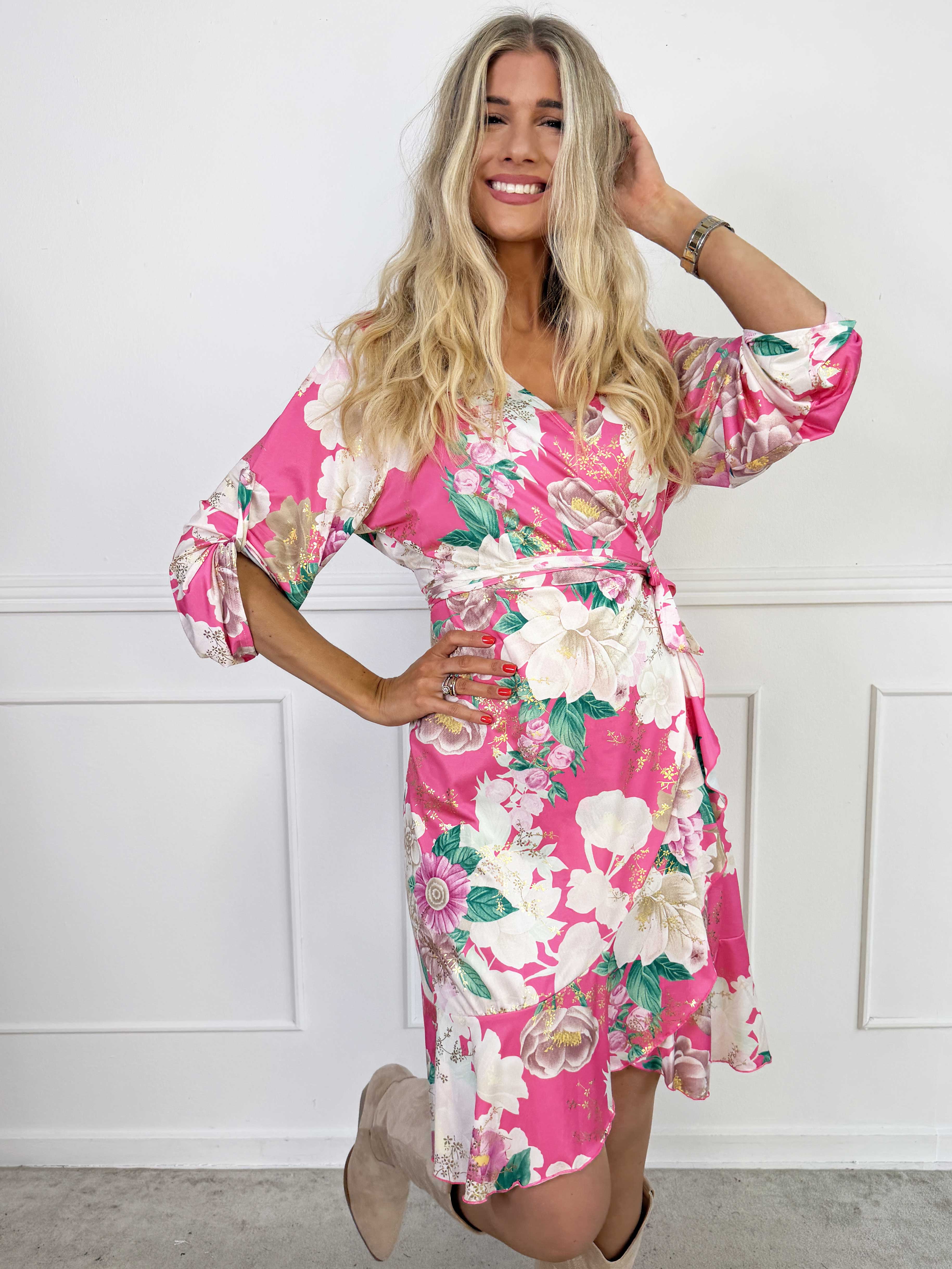 Savina Flower - Blomstret elastisk langærmet kjole i slå-om-look